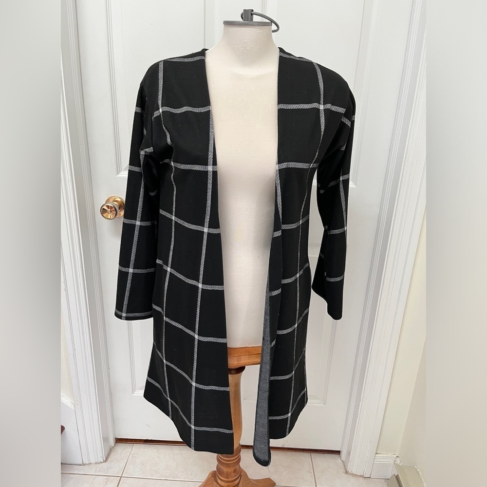 Acting Pro open cardigan/sweater/ coat size small